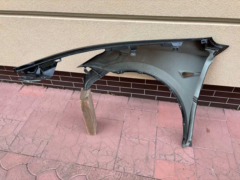 Крило праве Tesla model Y