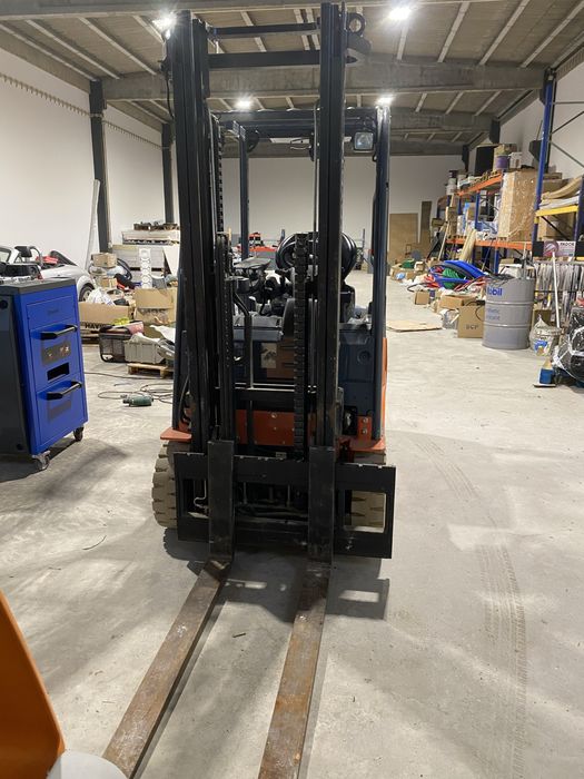 Empilhador elétrico Toyota 1600kg mastro 3,3mt