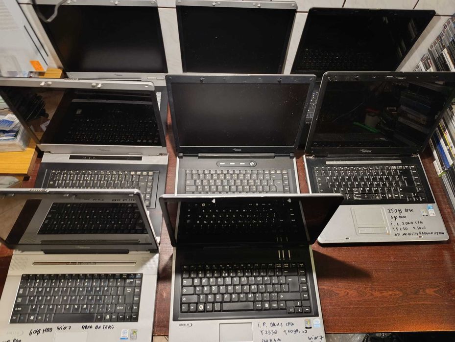 Laptopy Serii Fujitsu Siemens 10 sztuk sprawne