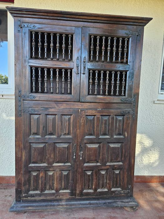 Movel antigo louceiro/ garrafeira -necessita de alguma manutenção