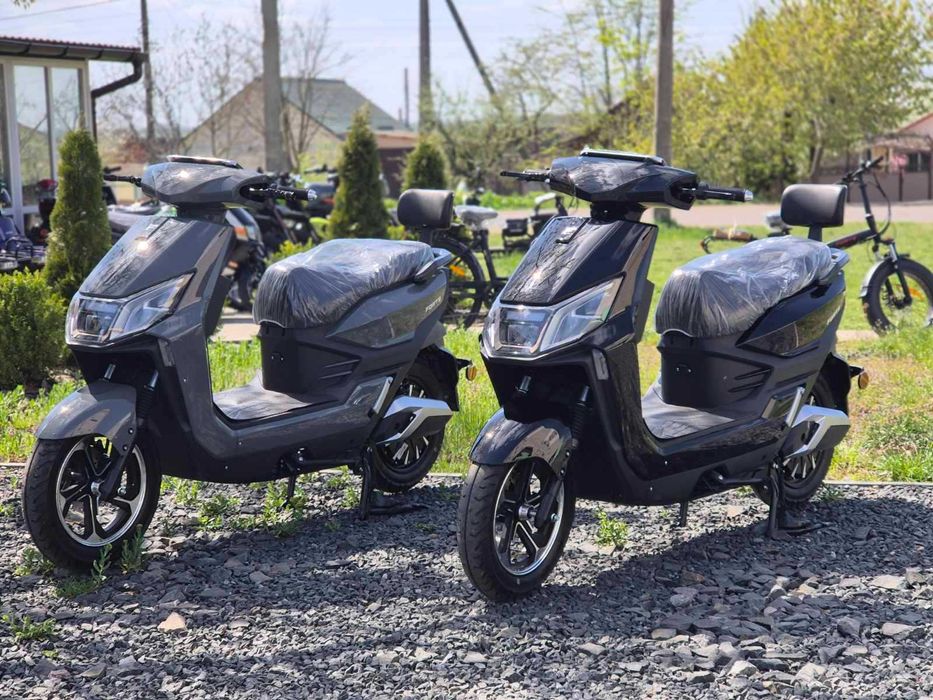 Електроскутер на літієвих батареях R3 2800W