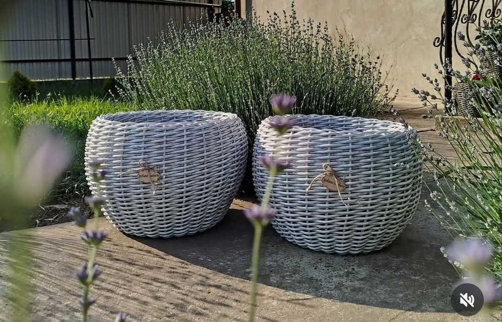 Кашпо з штучного ротангу