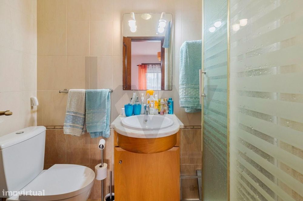 Apartamento T3 com Varanda e Vista para a Serra da Arrábida – Praça de