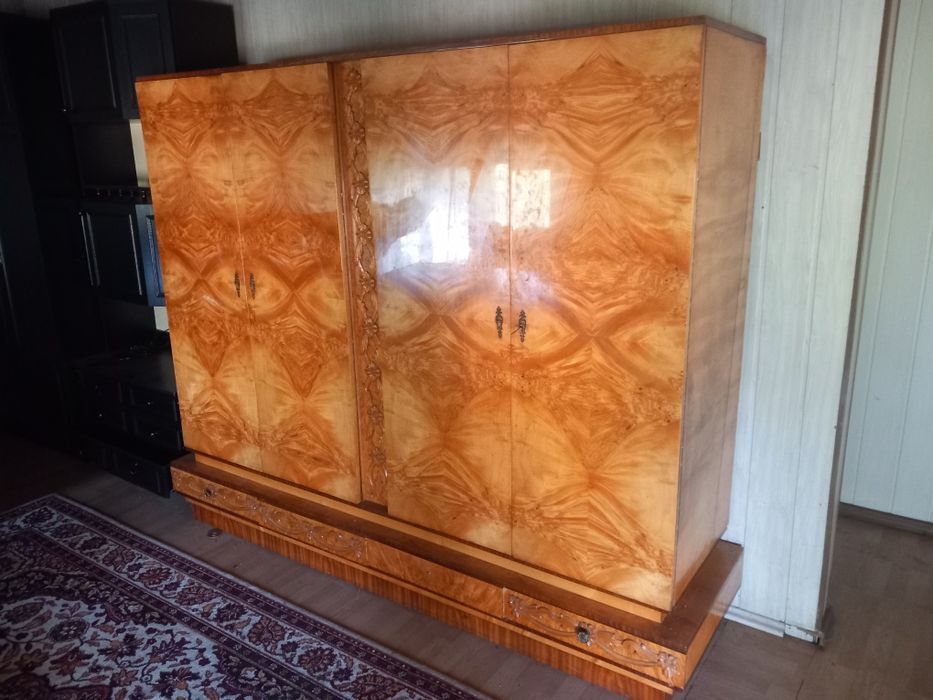 Meble zabytkowe, antyk (szafa, sypialnia, toaletka]