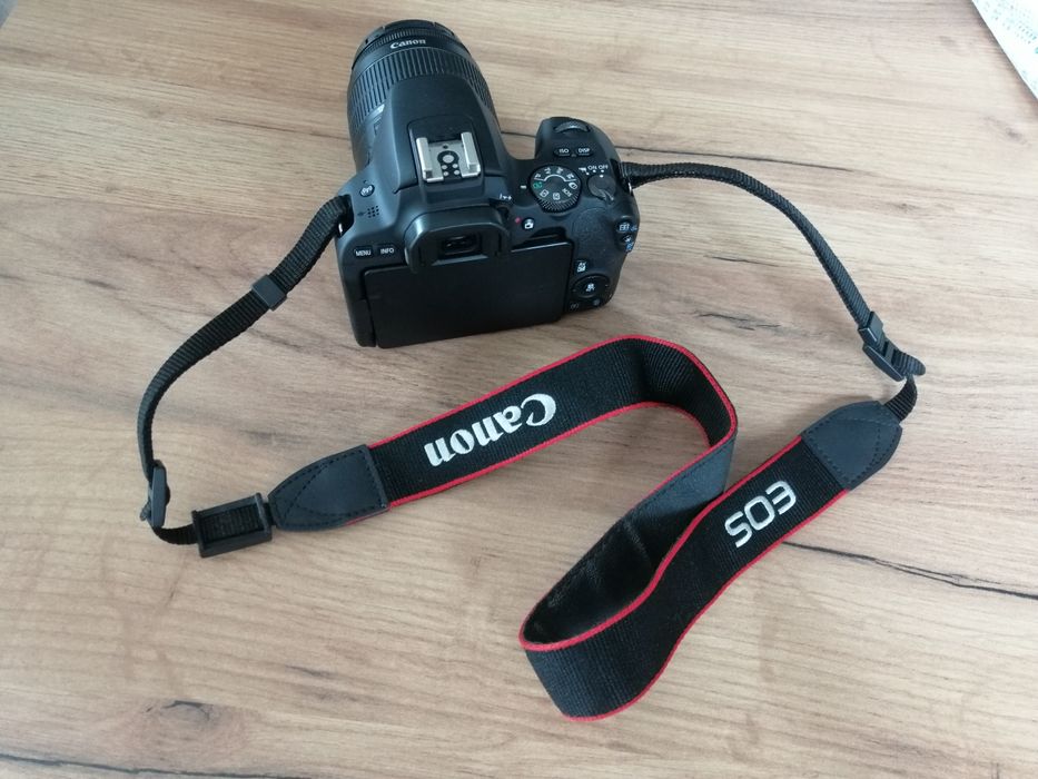 Máquina Canon EOS 200D