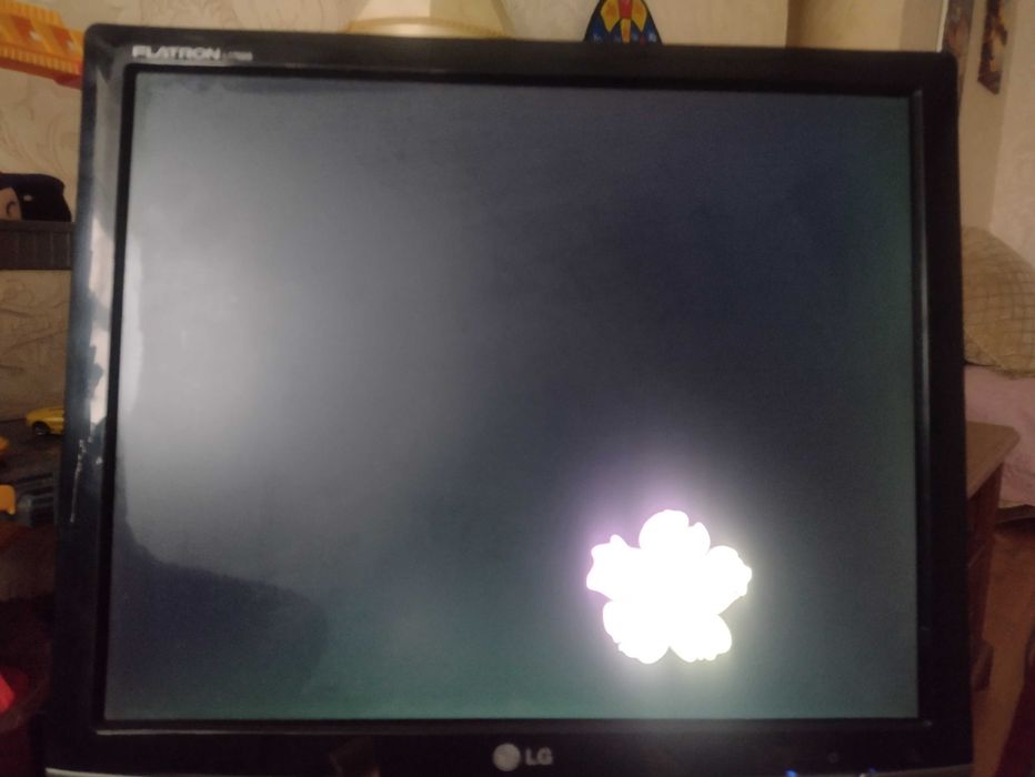 Монітор LG flatron б/в + клавіатура безпровідна asusu