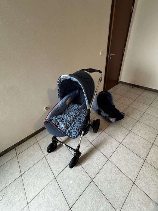 Vendo carrinho de bebe em muito bom estado.