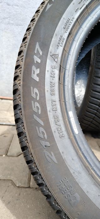 215/55/17 Pirelli para wielosezonowe jak Nowe