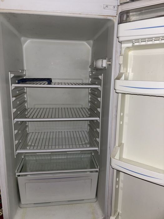 Холодильник 2- х камерный LG компакт .