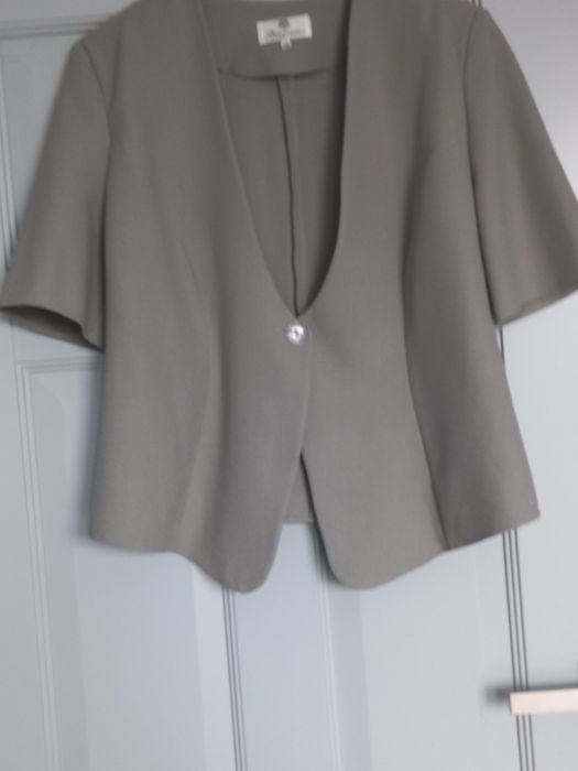 Elegancka  oliwkowa narzutka, bolerko   jak nowa rozm.46 kolor oliwkowy