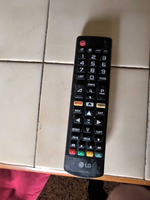 Smart TV LG 49 Polegadas (1 metro e 22 centímetros )