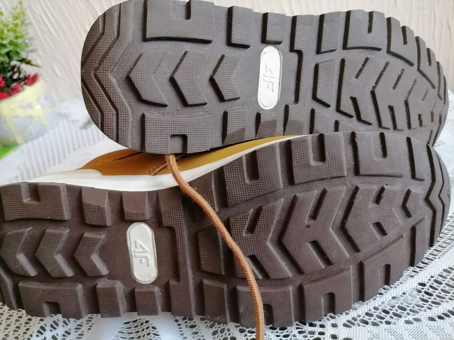 Buty  męskie 4F koloru jasnobrąz rozm. 40