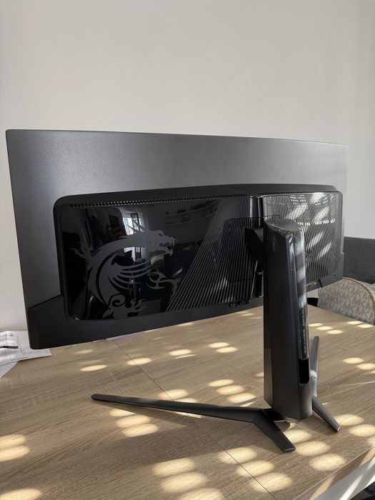 Monitor gaming  MSI  34" ultra wide curvo QD  OLED