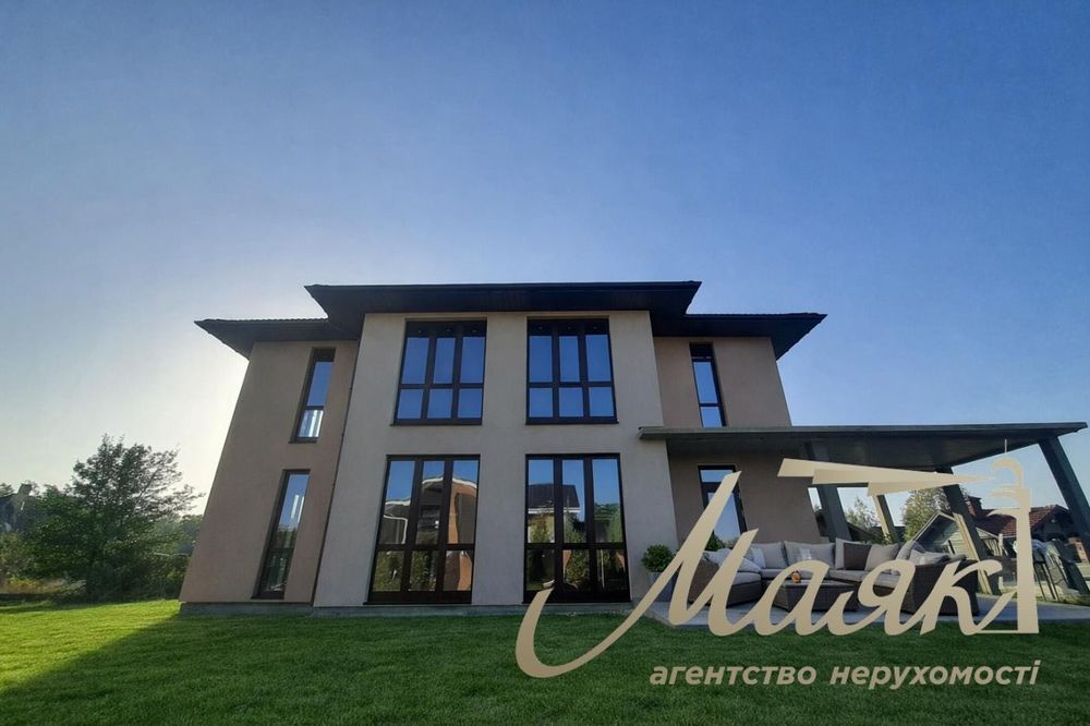 Продажа 2х-этажного дома 269 м2, с. Романков, Обуховский район, Киевская область.