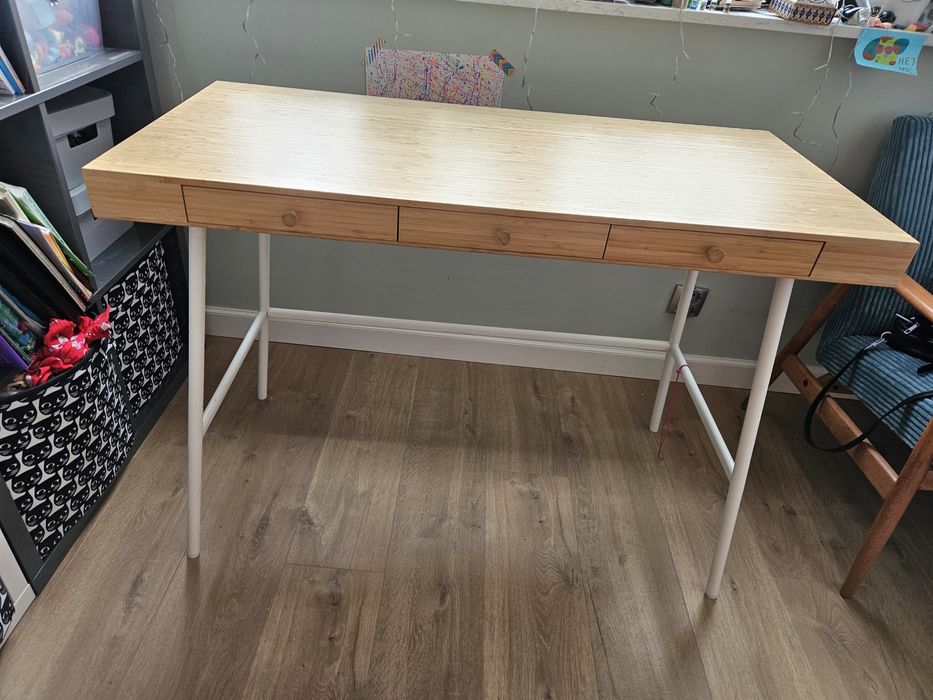 Biurko IKEA LILLÅSEN 102x49cm
Biurko, bambus, 102x49 cm