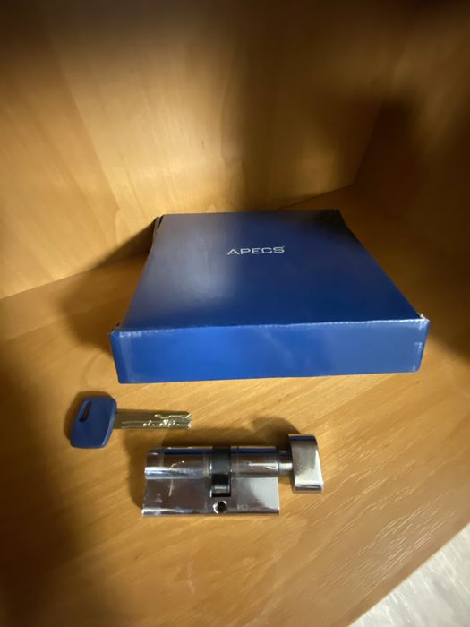 Новый замок для двери входной