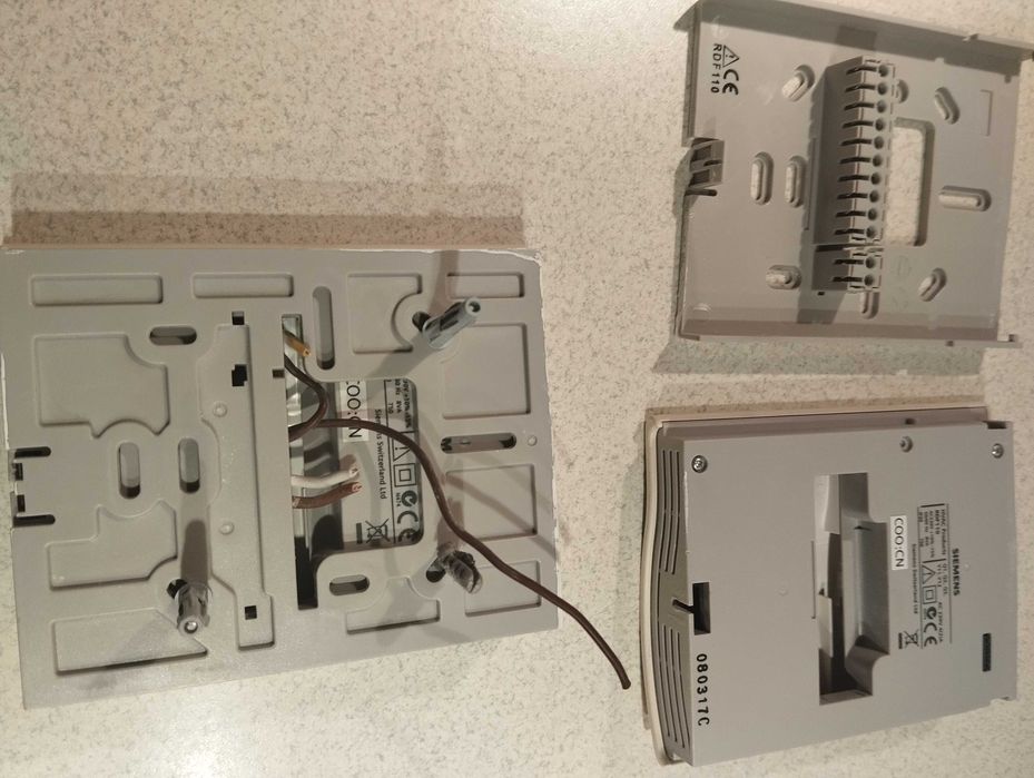 Regulator Siemens z wyświetlaczem model RDF 110