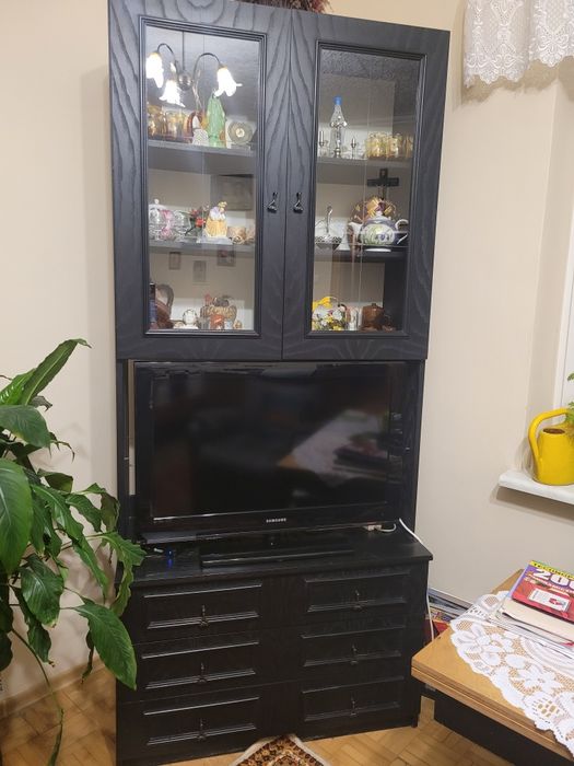 Czarne meble, meblościanka, szafa, barek