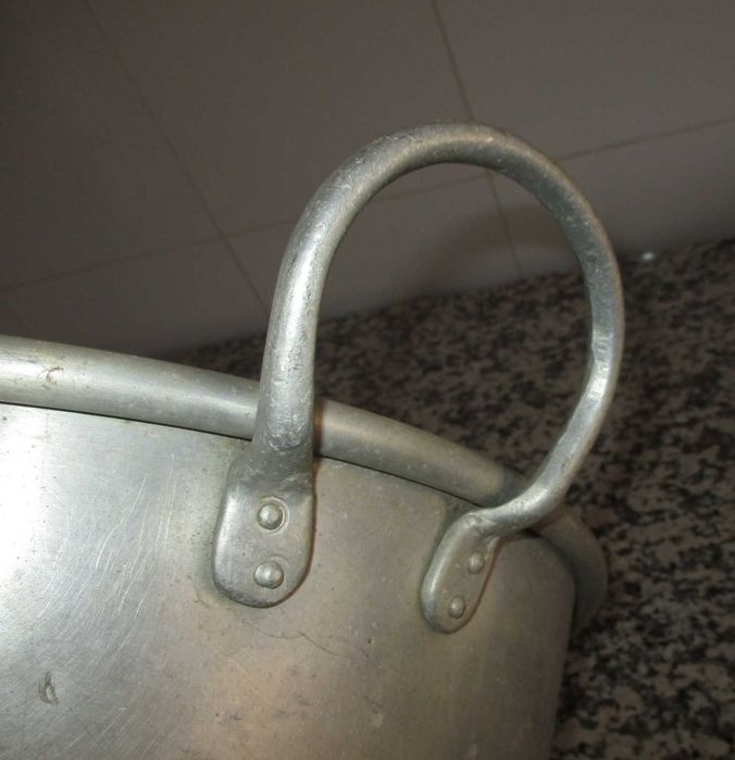 Bacia Tradicional em Alumínio com Pegas Laterais
