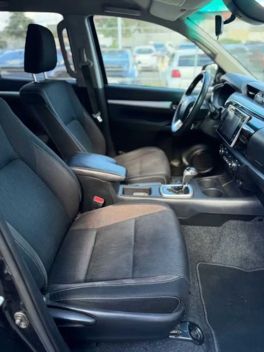 Toyota Hilux D-4D Double Cab SR5 4x4      2017