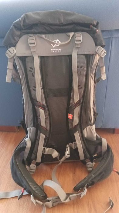 Vendo Mochila Quechua Forclaz 20 Air Preta e Cinzenta