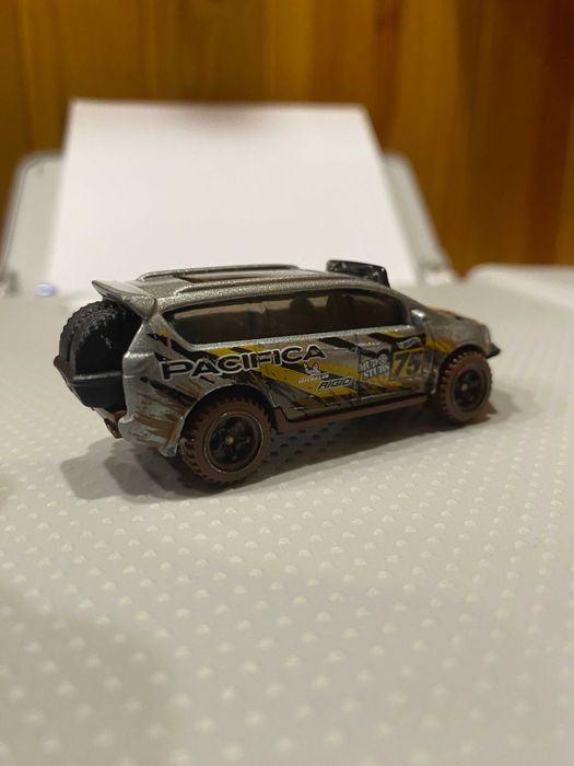 Hot Wheels - "Chrysler Pacifica"