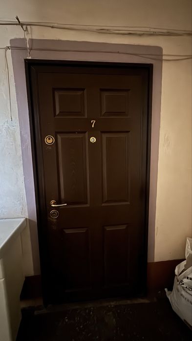 Вхідні міцні двері