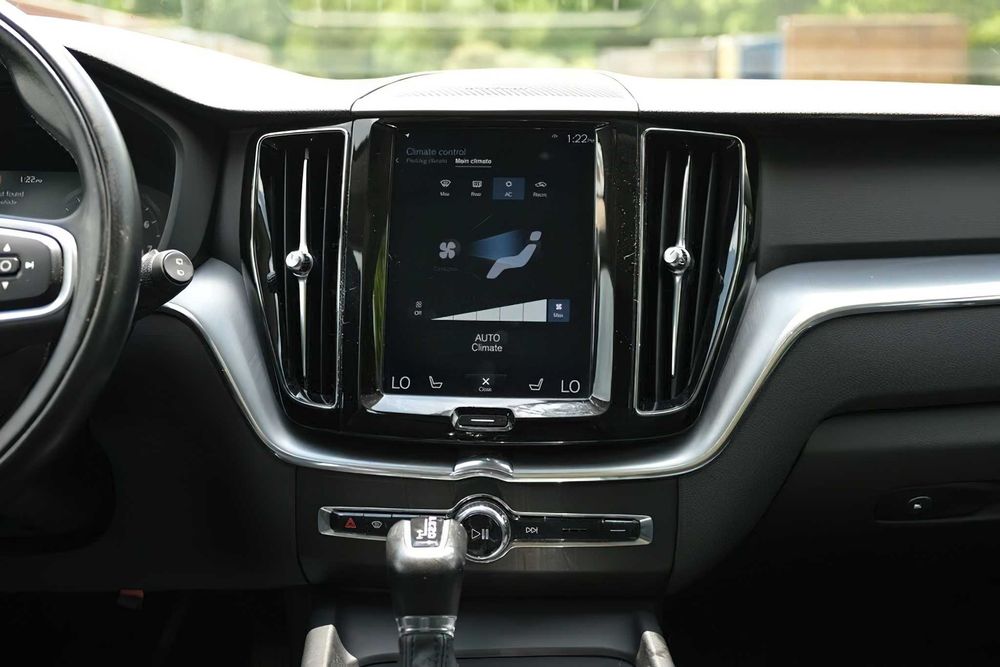 Volvo XC60 T6 Momentum      2019