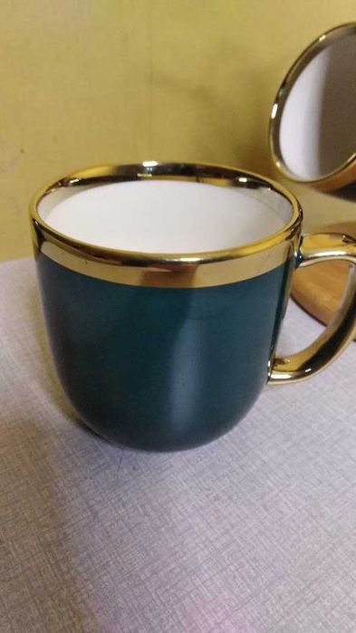 Набор стильных чашек на подставке