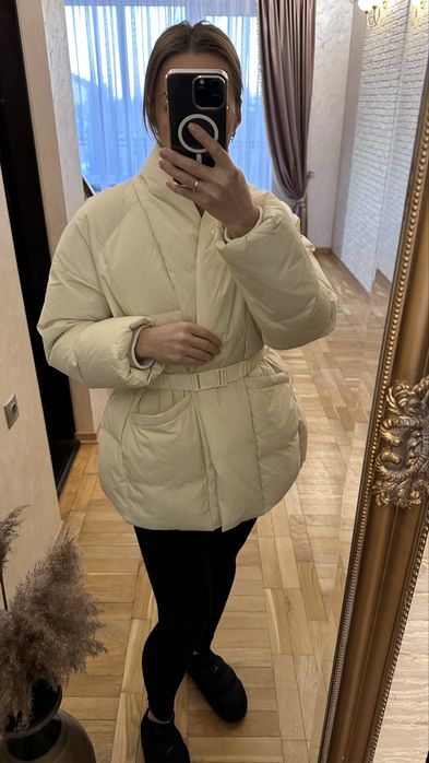 Куртка пуховик в ідеальному стані.