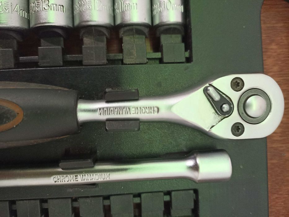 Набор торцевых ключей / головок 4-17 с трещоткой 1/4" Miol + подарок