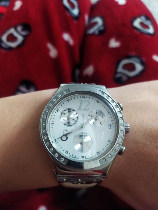 Наручные часы Swatch irony с камнями Сваровски
