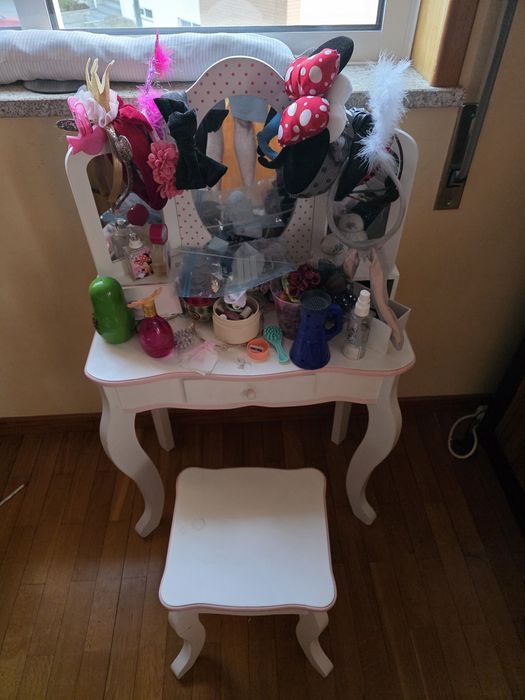 OPORTUNIDADE FINAL! ! Cama alta, colchão ortopédico, estrado, toucador