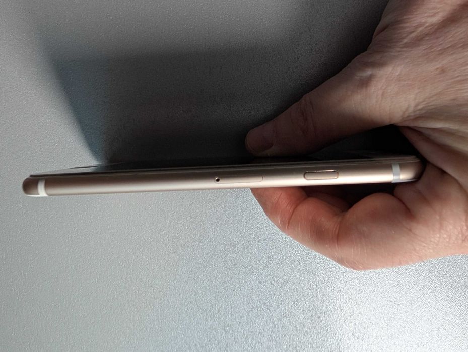 IPhone 6S с заменнёным акумом 64gb