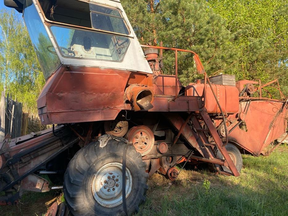 Комбайн Нива 80000грн.
