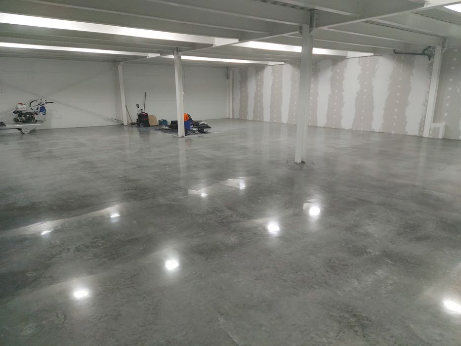 Posadzki żywiczne, polerowanie i renowacja betonu