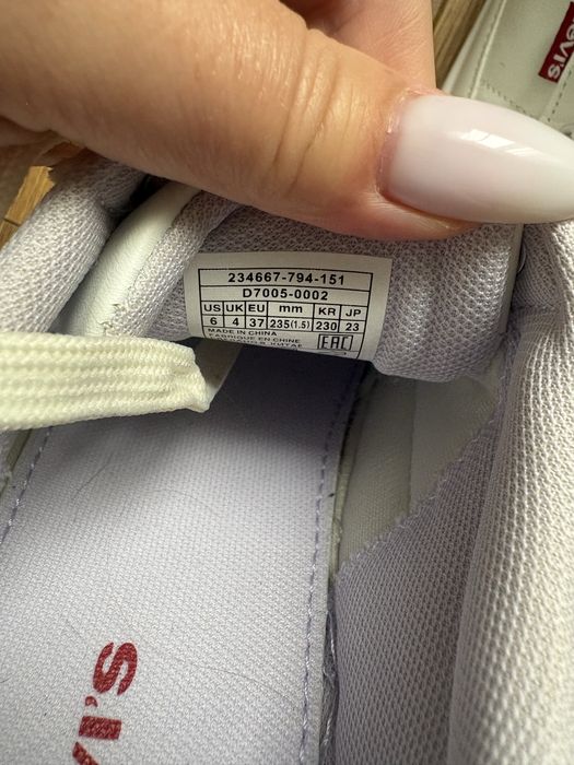 Levis кросівки для дівчинки