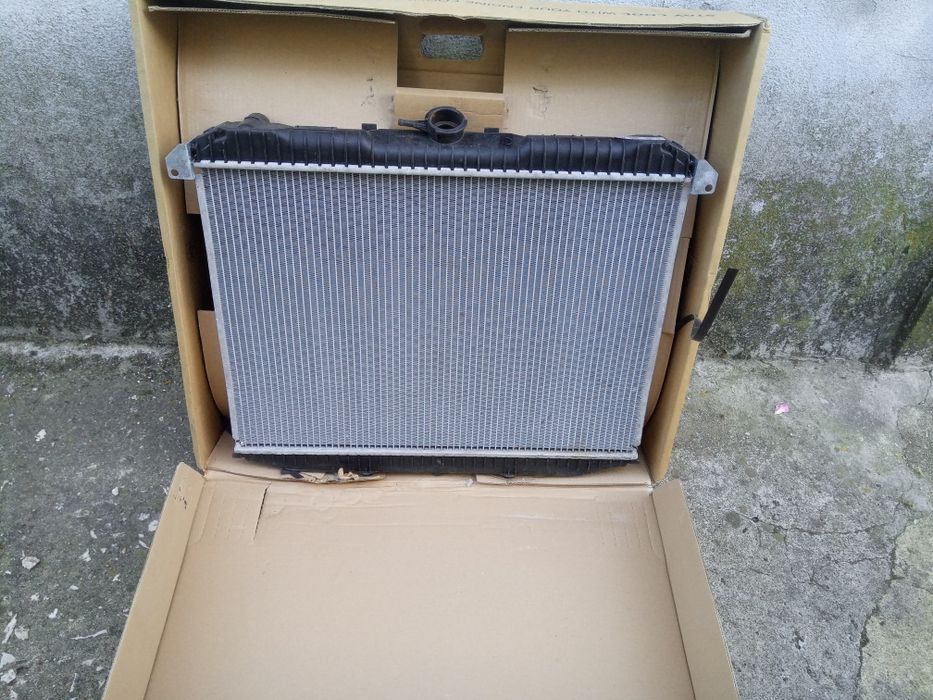 Radiador arrefecimento do motor NISSENS 68708A - Nissan Terrano II