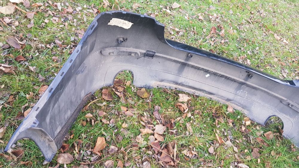 Zderzak tyl f10 kolor 668 (schwarz II) w kolor