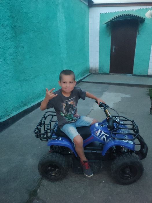 Детский електро квадроцикл.