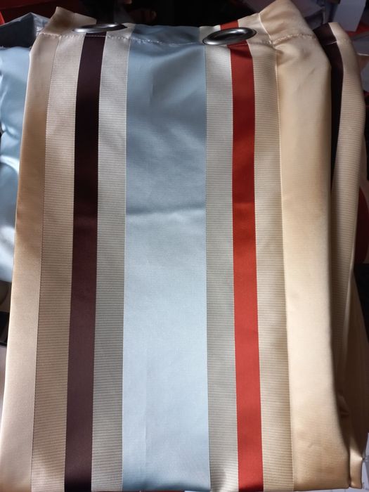 Conjunto de 2 cortinados e 1 almofada