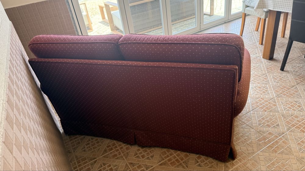 Sofá de 2 lugares em ótimo estado – confortável e elegante