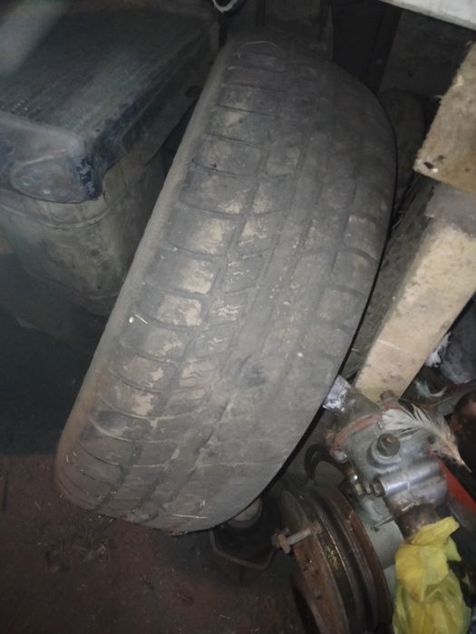 Продам зимову гуму 215/65 r16 та ще