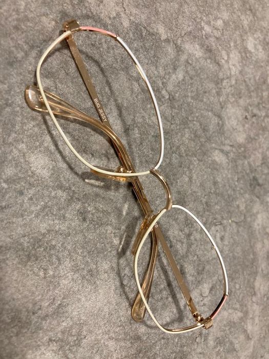 Armação metálica óculos senhora.