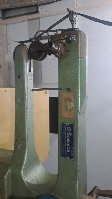 Maquina de calçado de bater costuras e meter fita. ACEITO PROPOSTAS DE PREÇO