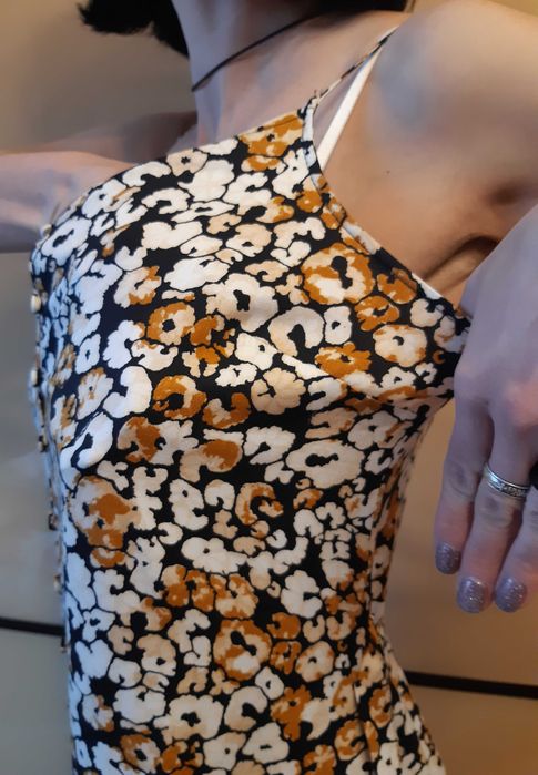 Платье, сарафан миди на пуговичках, бретелях под поясок в принт tu