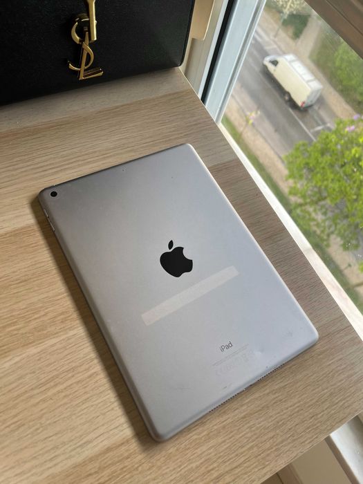 Apple iPad de 5ª geração (128GB)