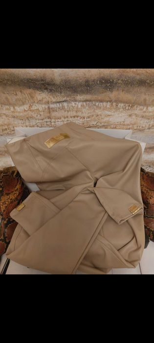 Rewelacyjne obcisłe fason rurki ze skóry ekologicznej Marki La Monne