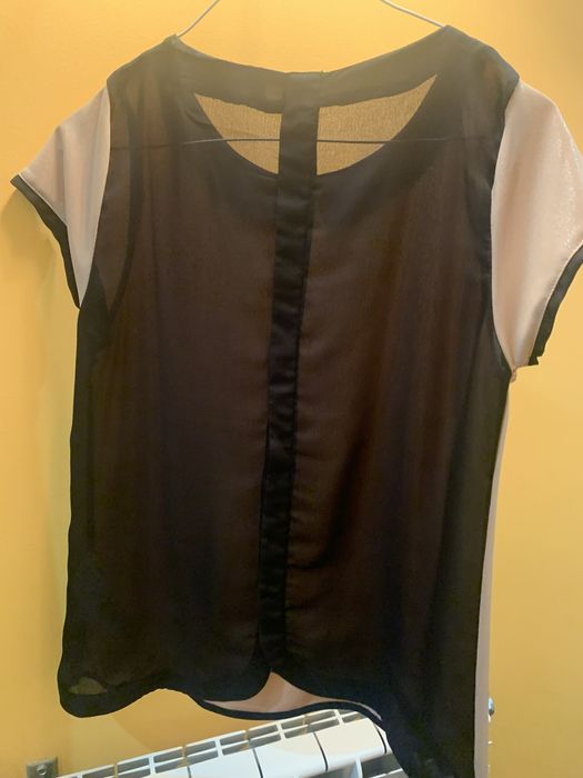 Blusa t-shirt mulher dourada/preta formal tamanho L “Springfield”