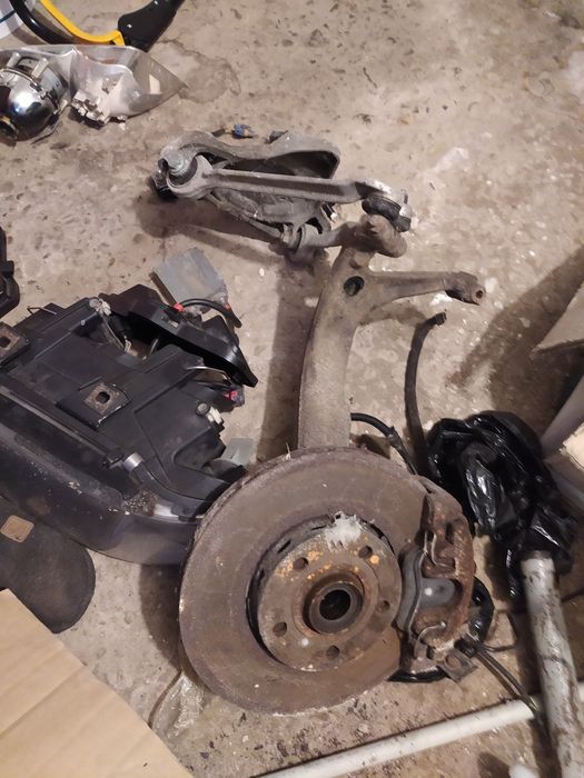 Продам цапфу, полувісь, ауді а6с5 2000 рік